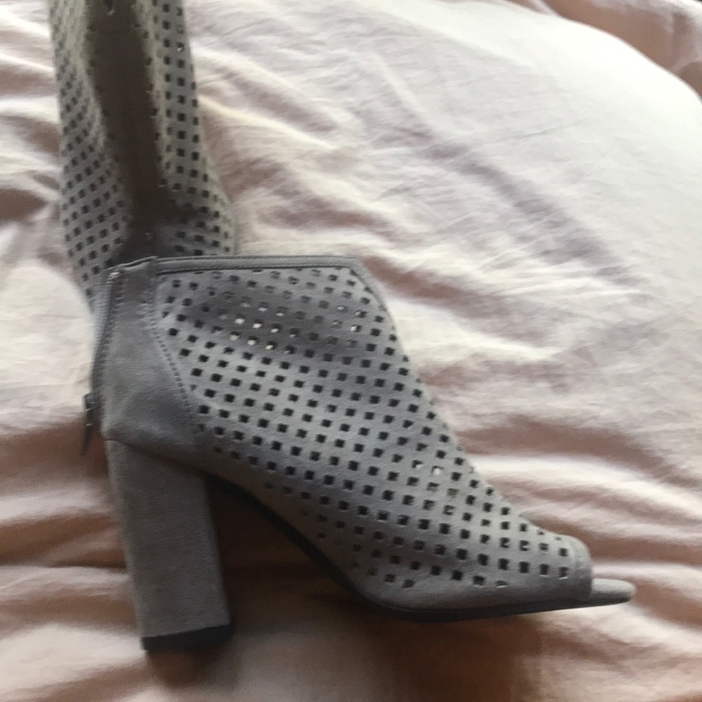 Tan heels - Picture 3 of 4